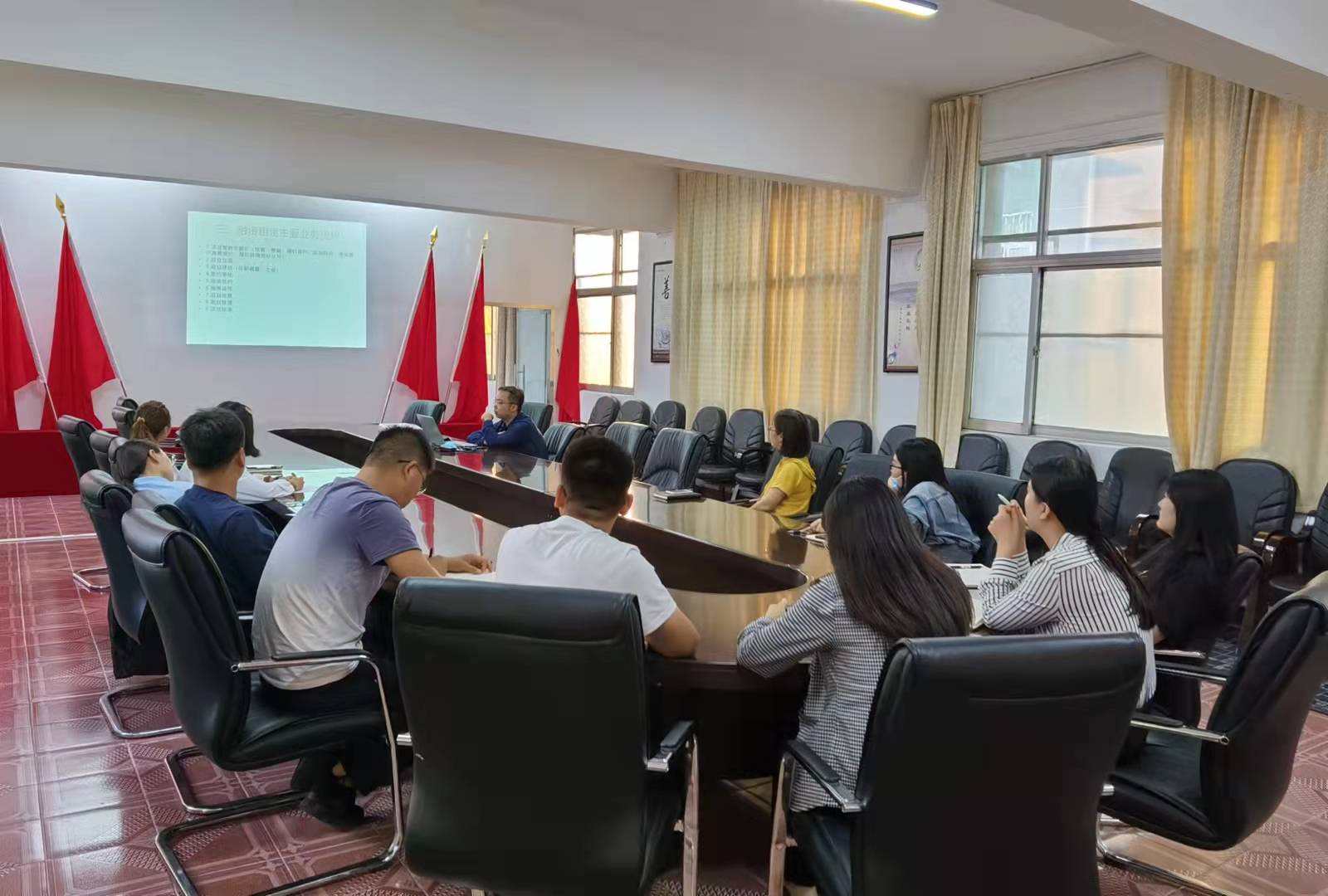 豫中公司第四期“學(xué)習(xí)大講堂”活動.jpg 豫中公司第四期“學(xué)習(xí)大講堂”活動.jpg