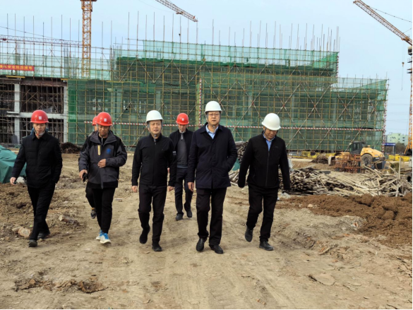 鉚足干勁開新局 蓄力奮戰(zhàn)“開門紅”產(chǎn)業(yè)集團(tuán)黨委書記、董事長(zhǎng)劉培建到中國(guó)藥谷“超級(jí)工廠”一期、二期項(xiàng)目調(diào)研指導(dǎo)工作210.png